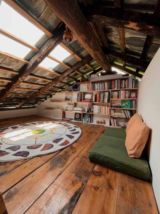 The Attic Library Villa Bīr Exteriör bild